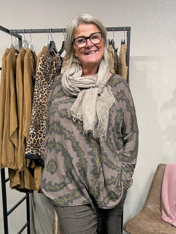 Conni strik bluse tynd i kvalitet plussize fra Sigensgaard.