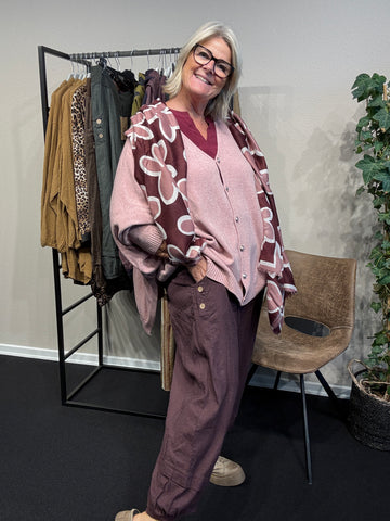 Gerda strik cardigan oversize blød og lækker som findes i mange farver hos Sigensgaard.dk
