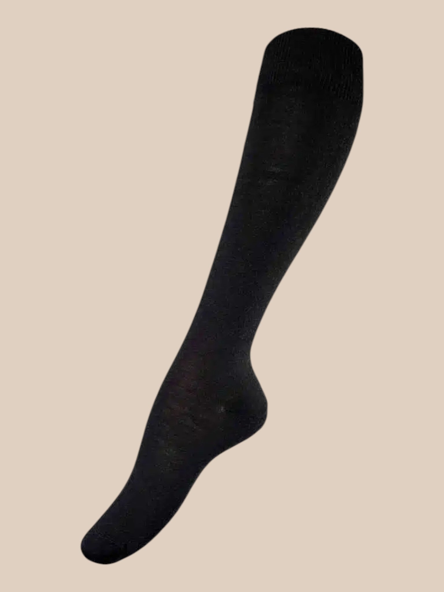 Fantastisk uld strømpe som går til knæet. Den er med et bredt stykke foroven, så den bliver hvor den skal.