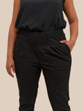 Jia plus size buks dejlig plads over mave og med de smalle ben.