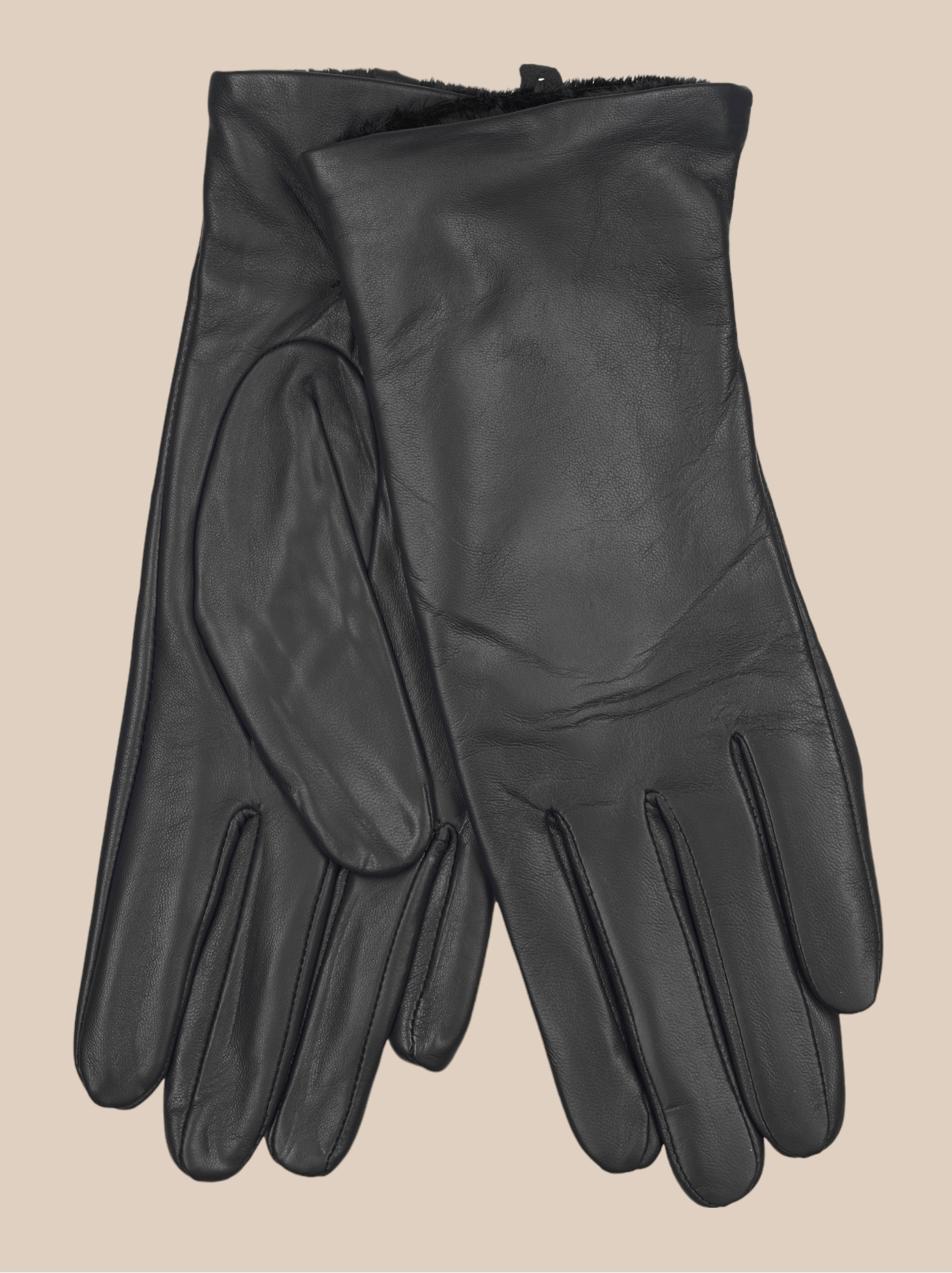 Smart handske i lammeskind. Den er på størrelser, så der er noget for enhver. Denne model findes både i sort og i en smuk cognac.