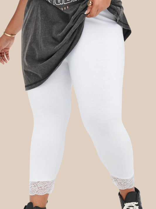 Lækker jersey leggings til plus size kvinder, som ønsker et smart look under kjolen eller tunikaen. De har blonde forneden, hvilket gør dem feminine. 