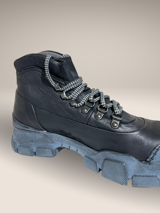 Lofina - Kort støvle med snøre