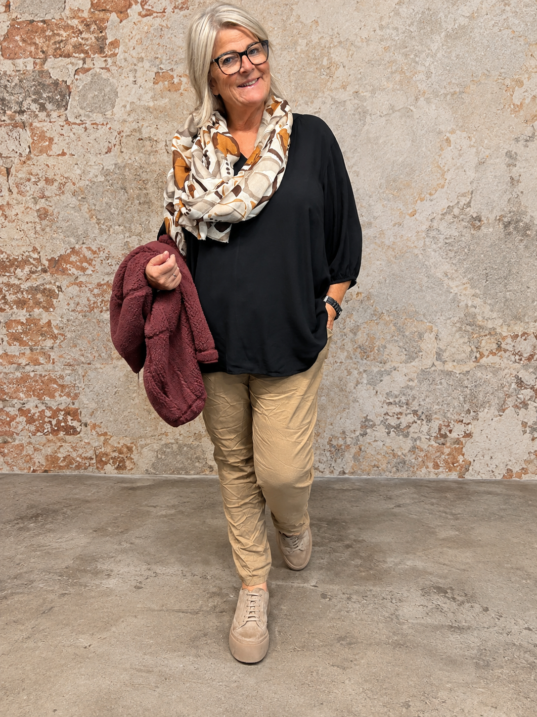 Anna huggebuks smal i ben men med go plads over mave findes i mange farver plussize