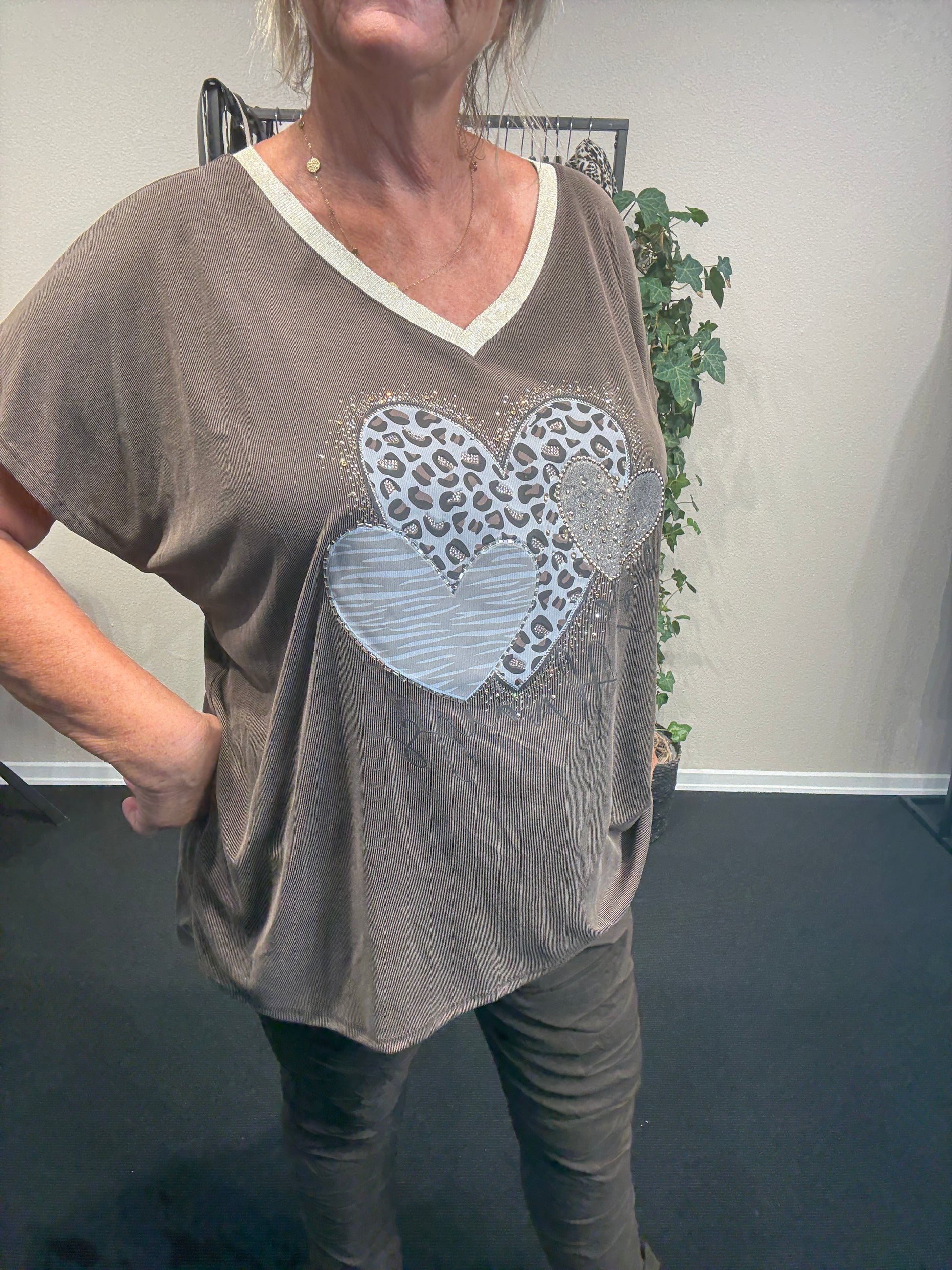 Alma tshirt i brun fra sigensgaard.dk