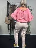 Anna hyggebuks i rosa plussize hos sigensgaard.dk