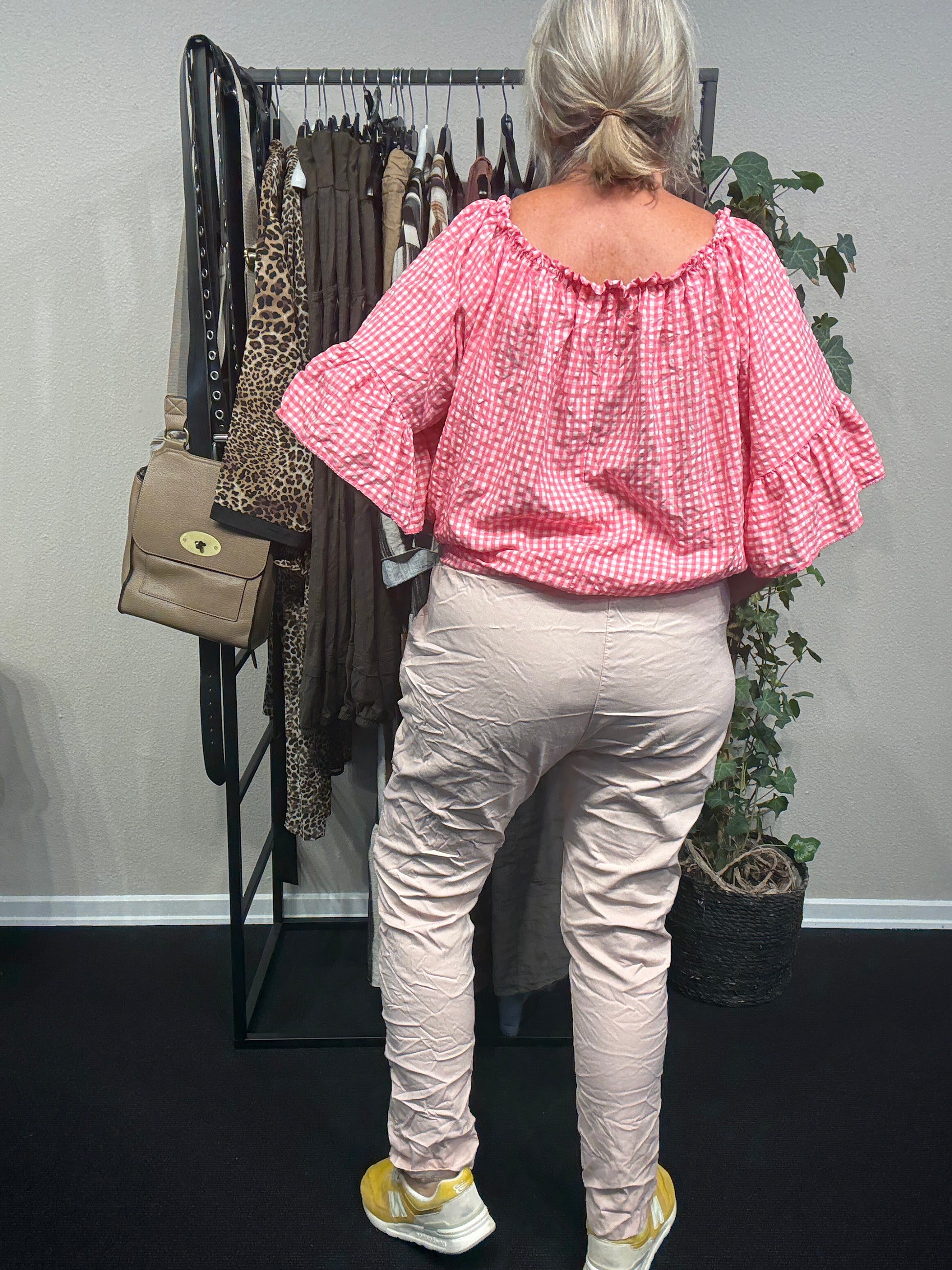 Anna hyggebuks i rosa plussize hos sigensgaard.dk