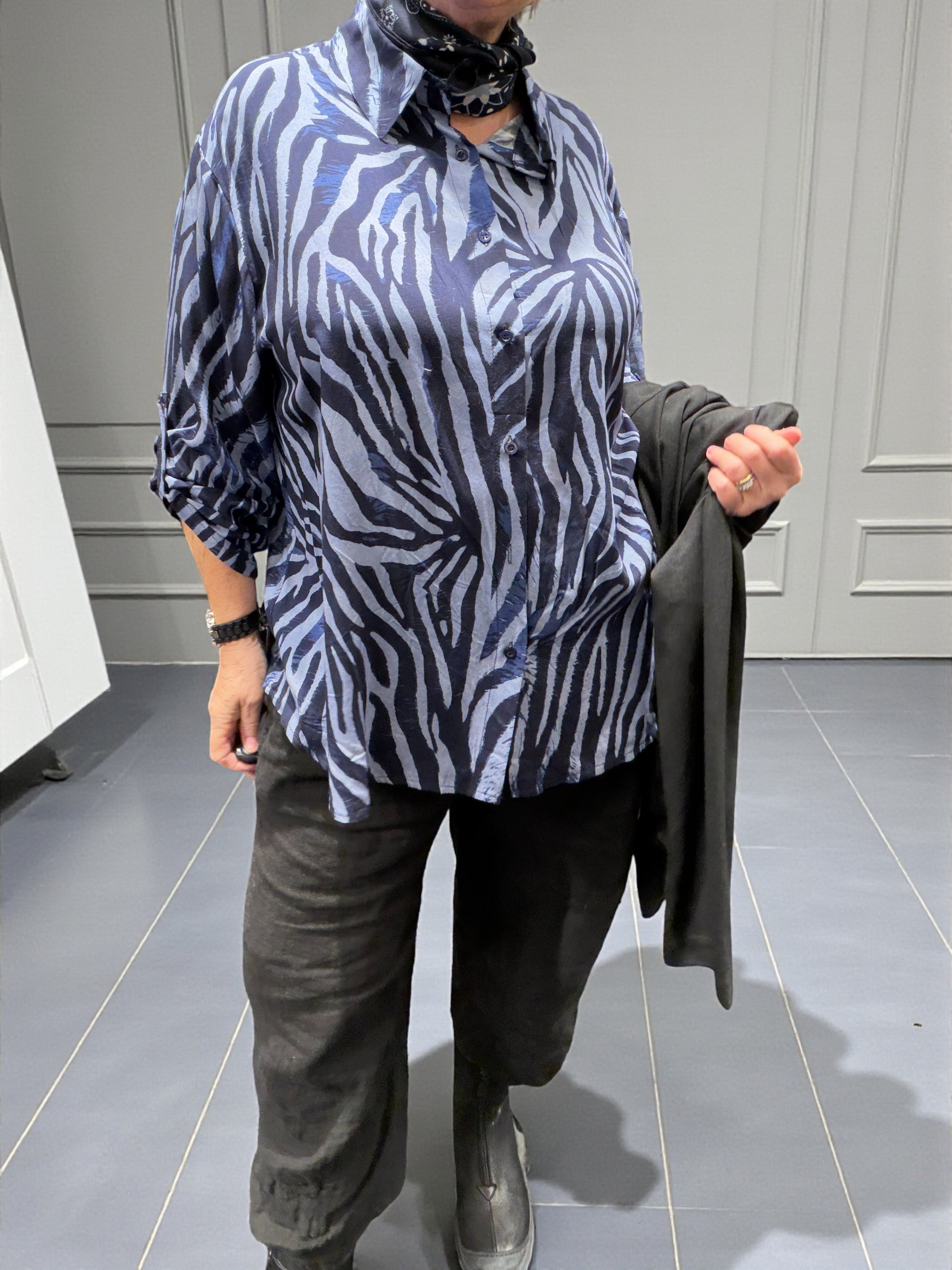 Anna plus size viskose skjorte til damer med behagelig pasform.“