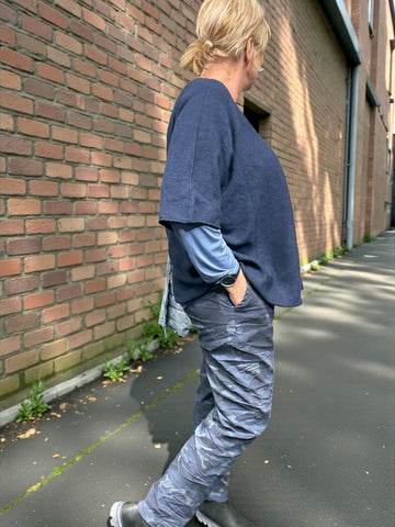 Assi plussize strik pullover som findes i flere forskellig farver Vhals og med kort ærme.