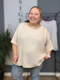 Lækker t-shirt i ble-kvalitet. Det er en af dem du kan leve i året rundt. Læg mærke til at den gode pasform og det brede brystmål. Det gør den ideel for plus size kvinder.