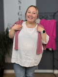 Lækker t-shirt i ble-kvalitet. Det er en af dem du kan leve i året rundt. Læg mærke til at den gode pasform og det brede brystmål. Det gør den ideel for plus size kvinder.