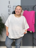Lækker t-shirt i ble-kvalitet. Det er en af dem du kan leve i året rundt. Læg mærke til at den gode pasform og det brede brystmål. Det gør den ideel for plus size kvinder.