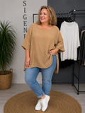 Lækker bomulds t-shirt i ble-kvalitet. Denne er perfekt til sommermånederne hvor der er mange af os plus size kvinder som har det varmt. 

Billedet er genereret vha. AI for at t-shirten kan vises på en person.
