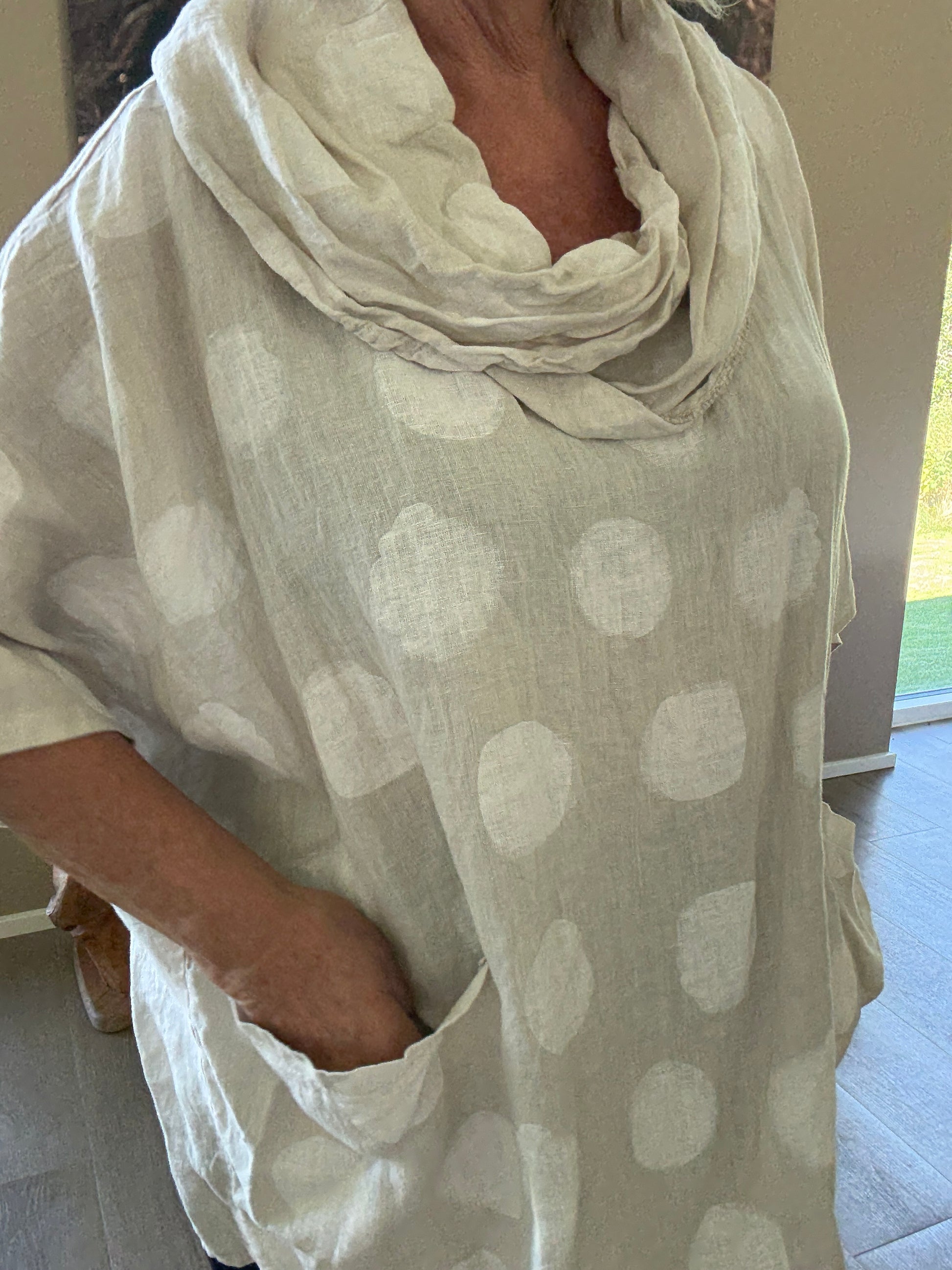 Jasmin hørtunika i beige findes som regel i mange farver plussize hos Sigensgaard.dk