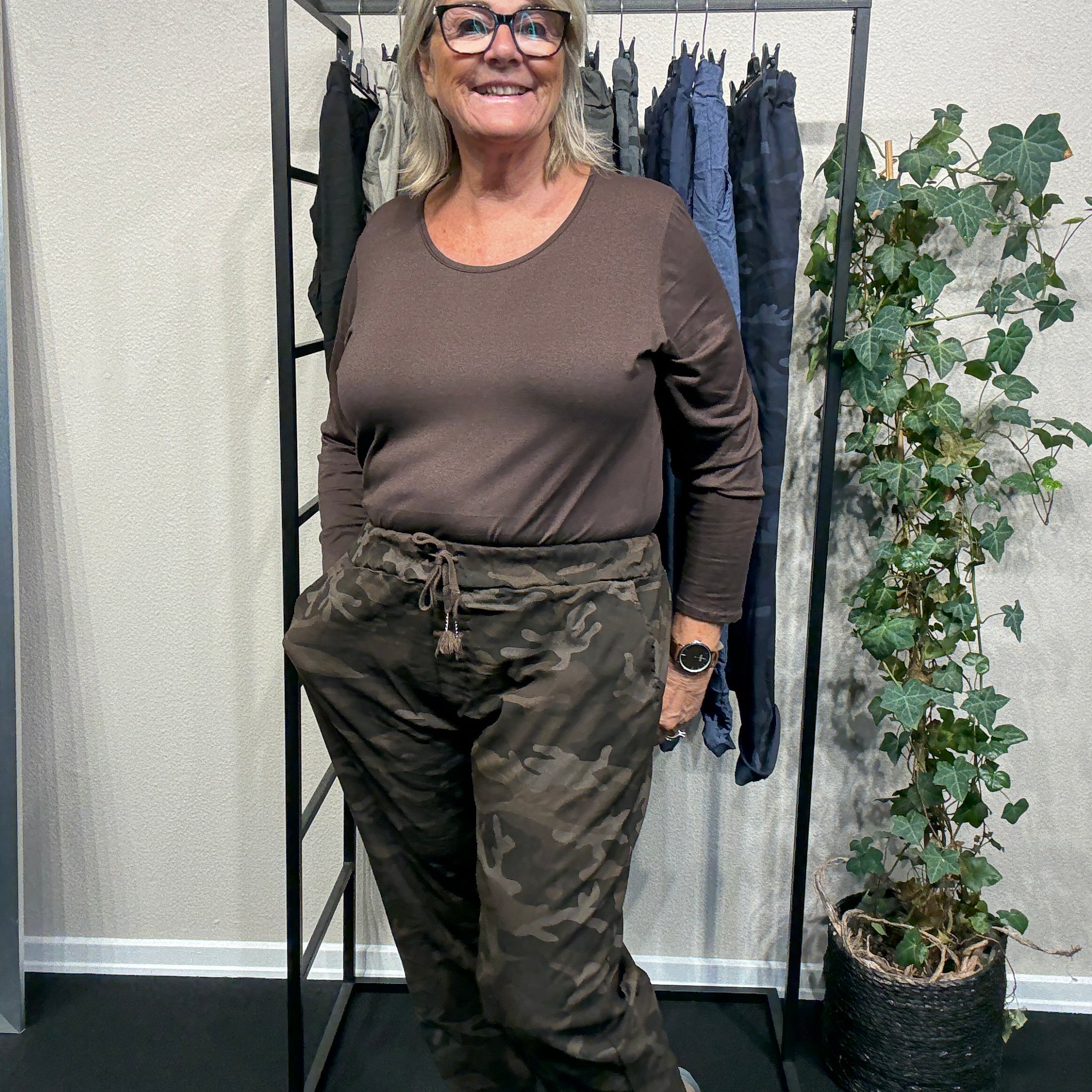 Betty langærmet basis T-shirt fra Sigensgaard – plussize pasform i blød kvalitet og mange farver.