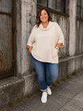 **Alt-tekst til webshop:**

Bine plussize hør tunika til kvinder i let og luftig hørblanding. Tunikaen har løs pasform, elegant draperet krave, korte brede ærmer og en stor lomme foran. Perfekt til pluspiger i størrelse 42-56 og nem at style med jeans, hørbukser eller leggings til både hverdag og ferie. Fås i flere flotte farver.
