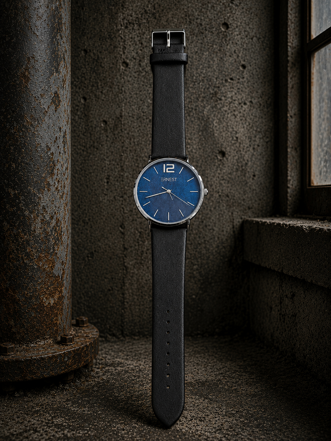 **Alt-tekst til webshop:**

**"Vinka dameur med minimalistisk design, rund urskive og blød rem. Elegant og stilrent armbåndsur, der passer perfekt til både hverdag og fest. Et tidløst tilbehør, som fuldender ethvert outfit."**

