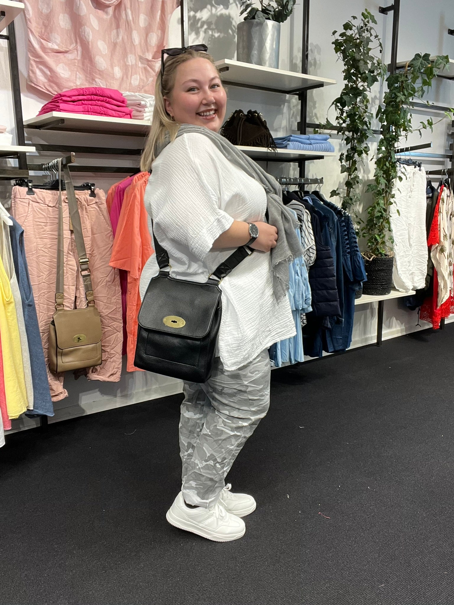 Bolette plussize tunika i hvid fra sigensgaard.dk