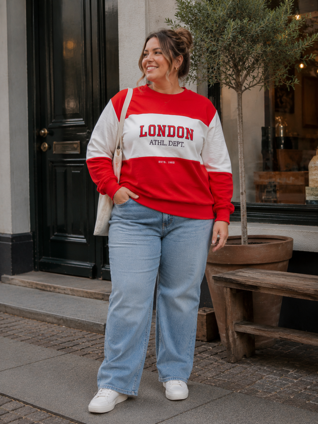 Smart sweatshirt i lækker kvalitet. Den har en god længde og pasform.

Billedet er genereret vha. AI. 