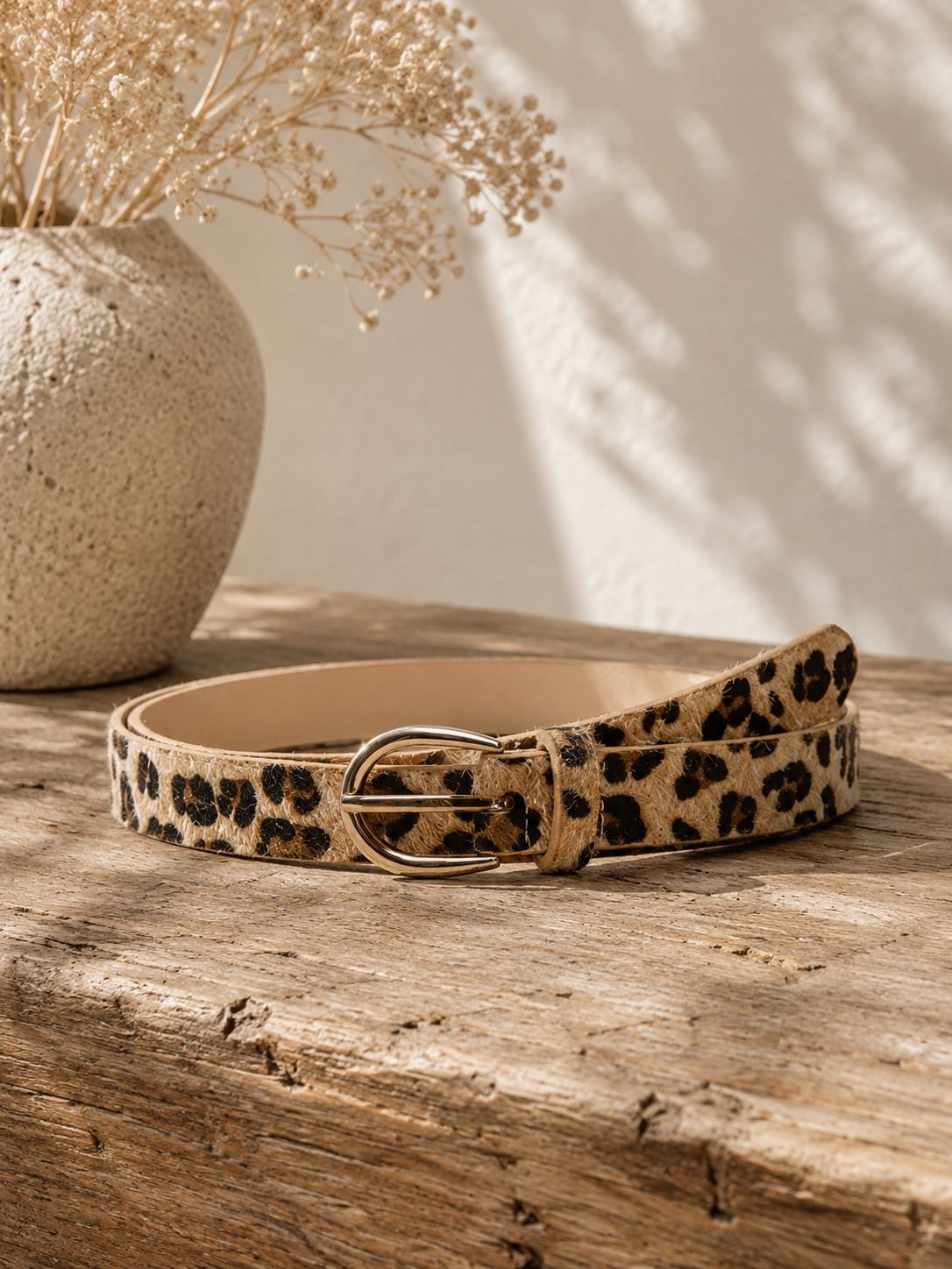 Smart plus size pyntebælte, som let kan være med til at peppe dit outfit op. Det er med leopard print. Det findes i flere længder. 