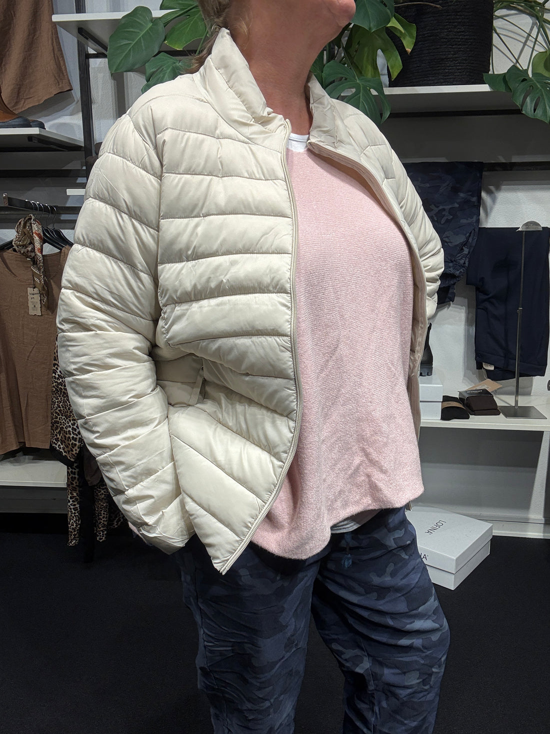 Smart quiltjakke fra Only Carmakoma til en virkelig god pris. Den er lavet til plus pigerne, og sidder derfor rigtig godt.