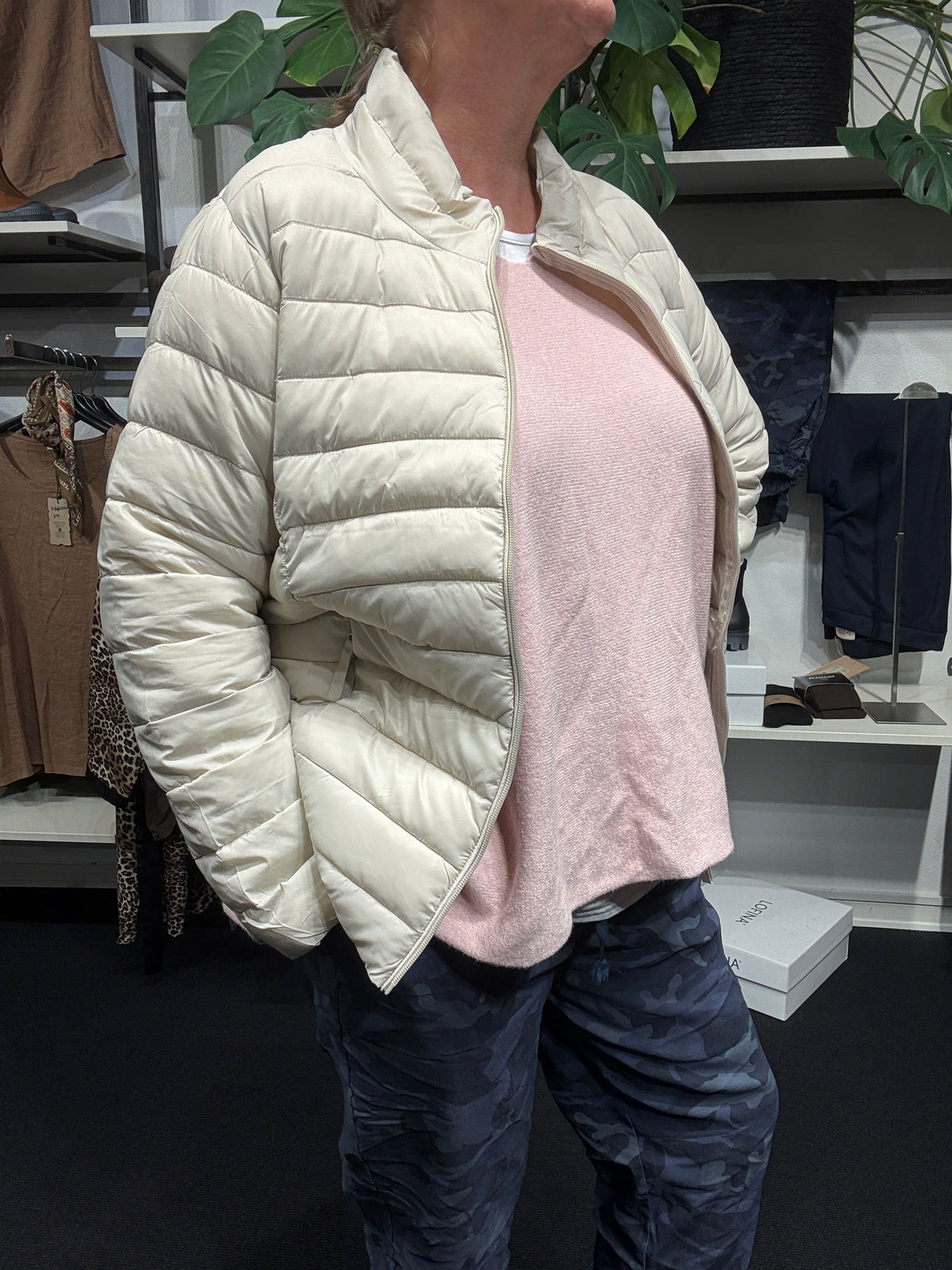 Smart quiltjakke fra Only Carmakoma til en virkelig god pris. Den er lavet til plus pigerne, og sidder derfor rigtig godt.