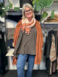 Plus size Charlotte cardigan som findes i mange farver plussize fra sigensgaard.dk