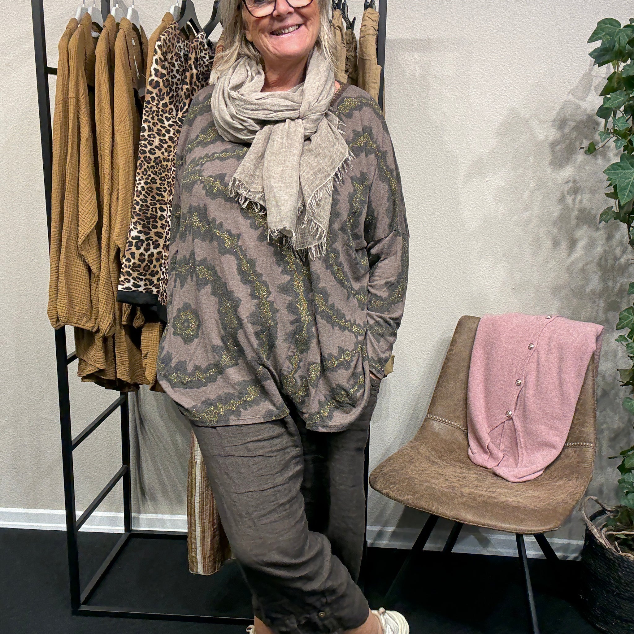 Conni strik bluse tynd i kvalitet plussize fra Sigensgaard.