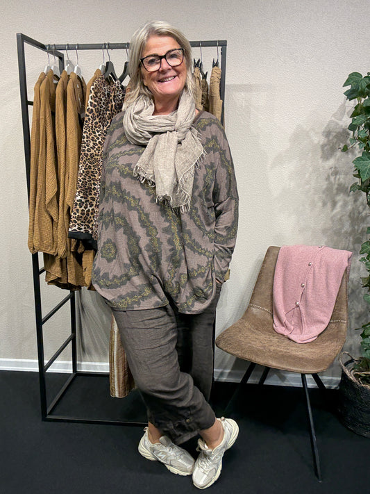 Conni strik bluse tynd i kvalitet plussize fra Sigensgaard.