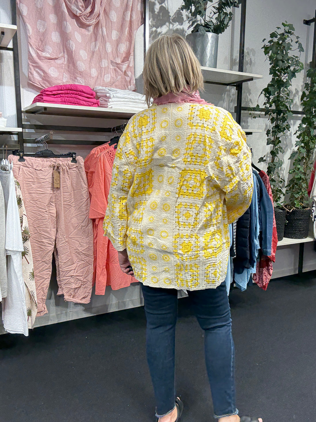 Dagmar strik cardigan i gul fra sigensgaard.dk 