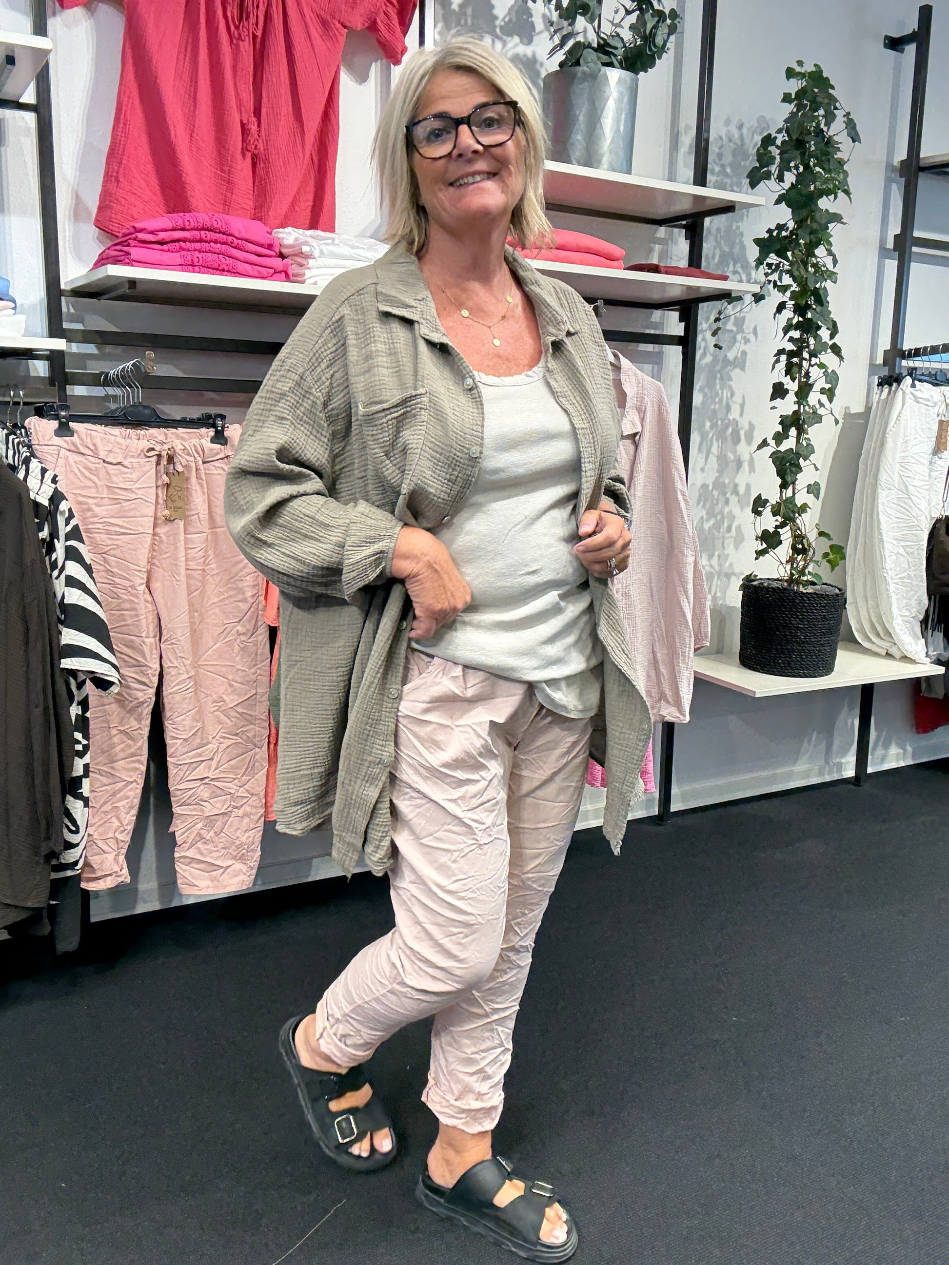 Ella skjorte i ble kvalitet som er lækker blød og let plussize skjorte som også er fin som en løs jakke sigensgaard.dk