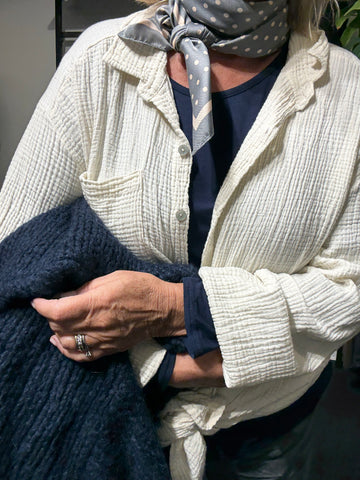 Ella plussize skjorte i army brug den som skajorte og eller som en åben jakke denne er i den flotte Beige og findes i mange andre farver.