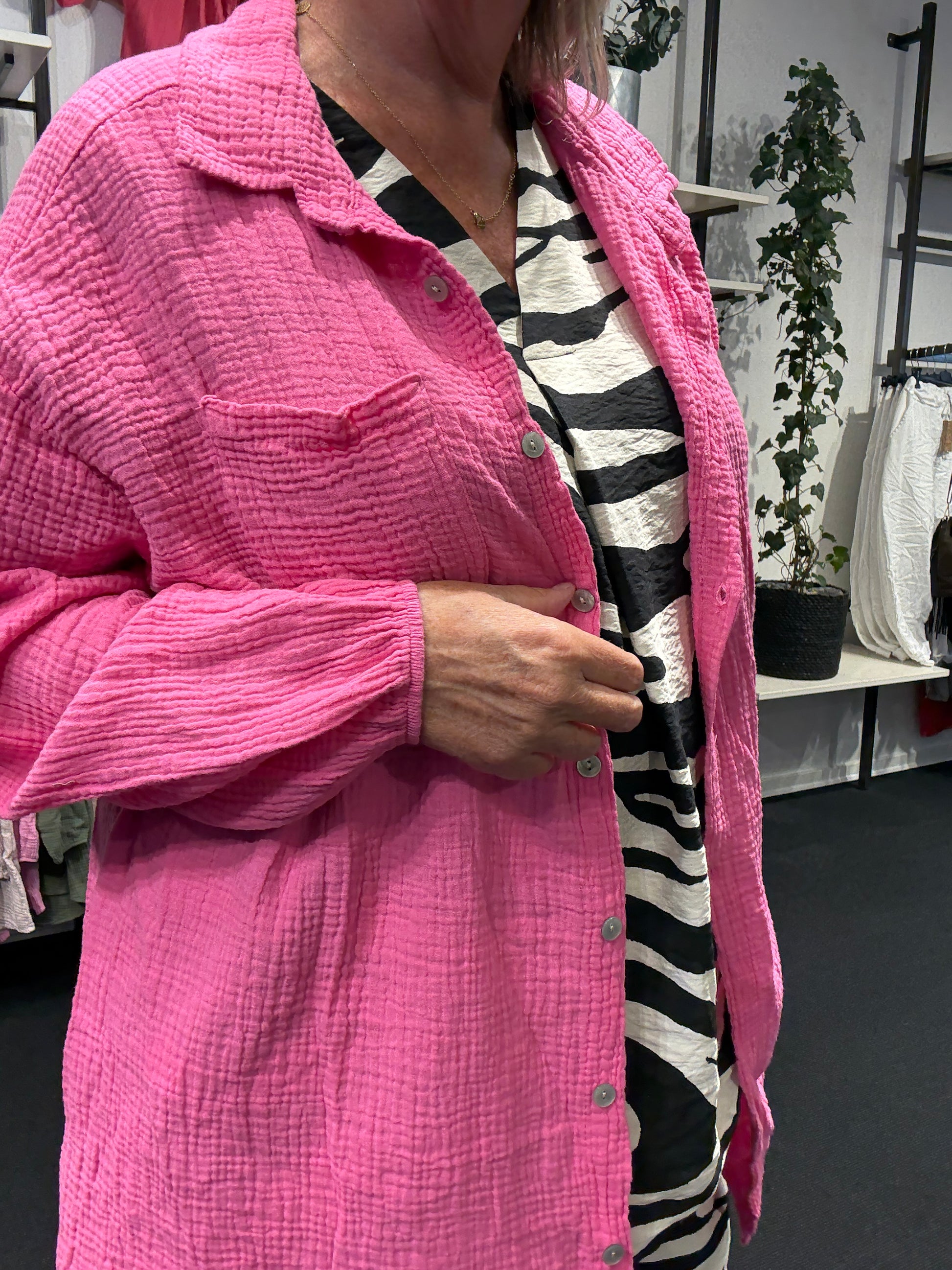 Ella skjorte i ble kvalitet som er lækker blød og let plussize skjorte som også er fin som en løs jakke sigensgaard.dk 