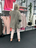 Ella skjorte i ble kvalitet som er lækker blød og let plussize skjorte som også er fin som en løs jakke sigensgaard.dk 