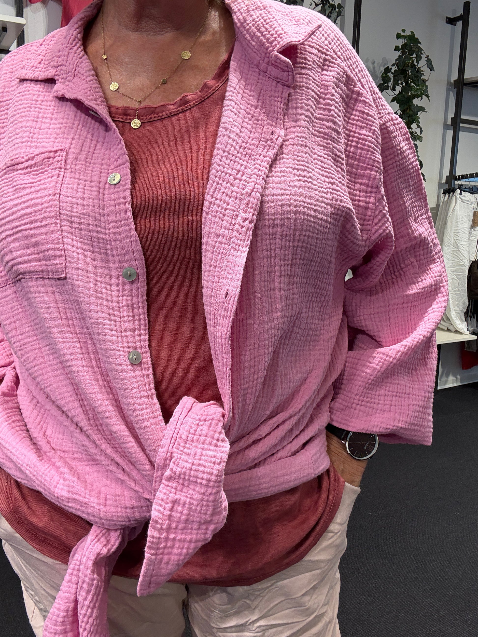 Ella skjorte i ble kvalitet som er lækker blød og let plussize skjorte som også er fin som en løs jakke sigensgaard.dk 