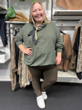 Vores elskede Hyggebuks kvalitet, nu med nye mål, derfor nyt navn. Buksen her er med langt ben og en høj tale, som gør den godt egnet til plus size kroppen.
