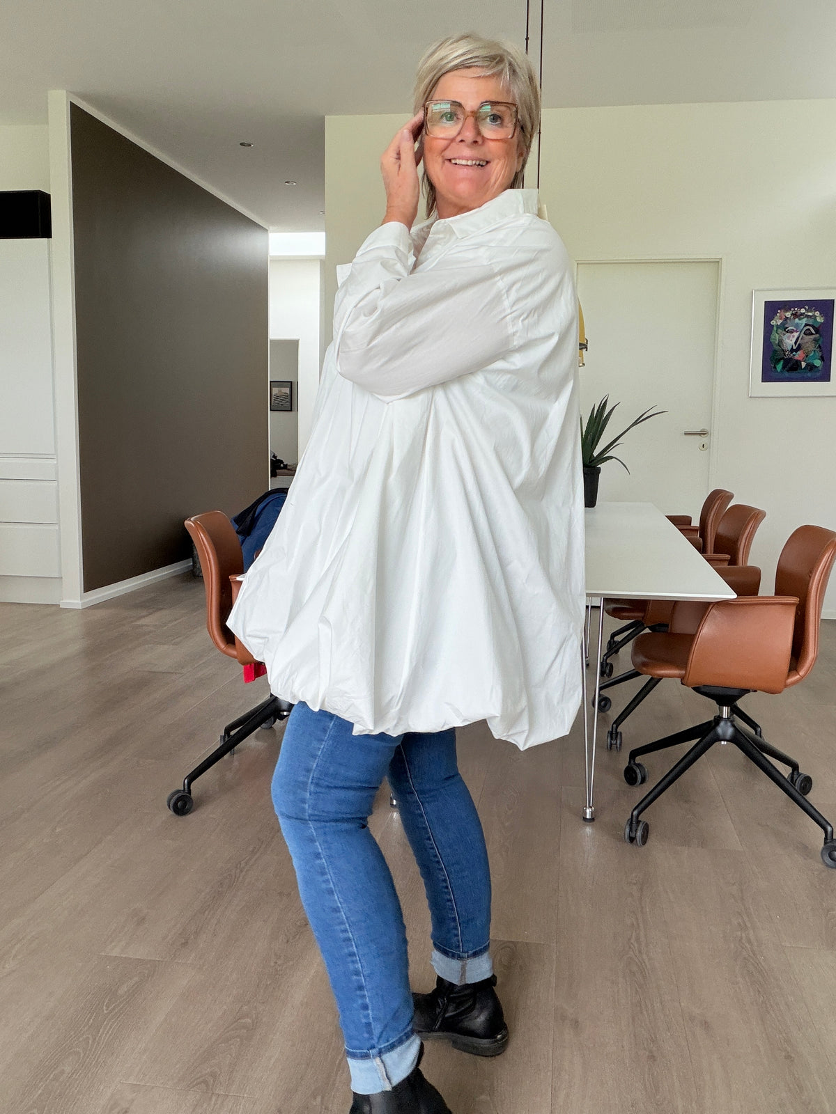 Alt-tekst – Emma Ballon Tunika

Emma ballon tunika i plus size med smart, rummelig ballonfacon og god plads til formerne. En skøn tunika med et moderne look. Billedet er AI-genereret og bruges som inspiration. Husk altid at tjekke målene for at finde den rette pasform til din skønne facon.