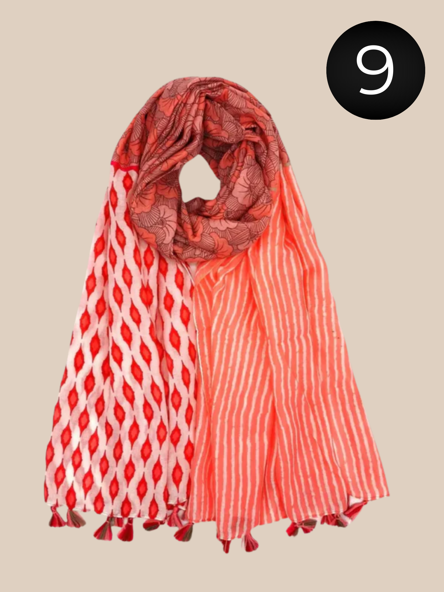 Frida er en samling af tørklæder i forskellige farver og mønstre. Perfekt til at pifte dine outfits op. De er i en viskose/bomulds blanding.