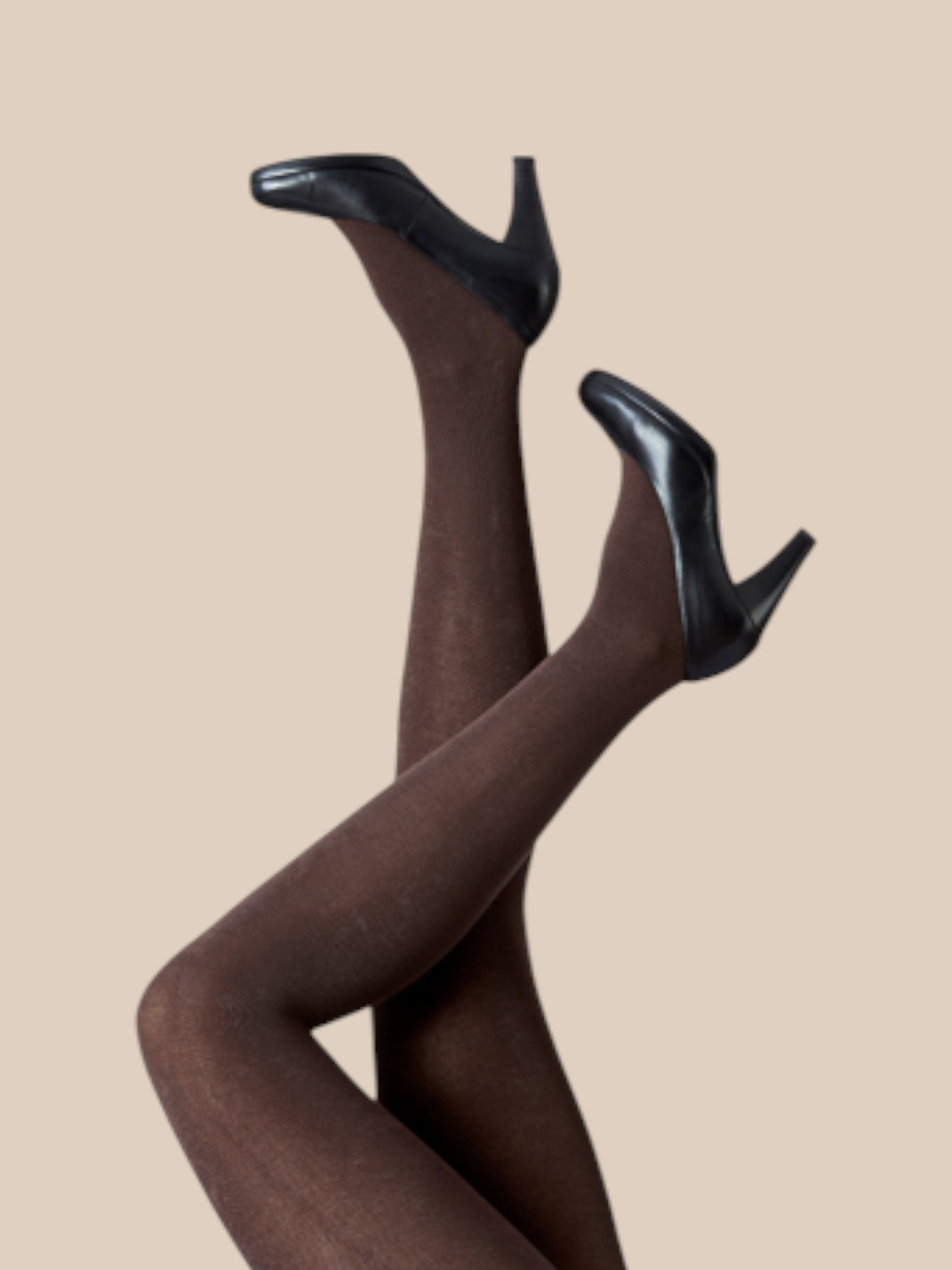 Lækker plus size strømpebuks, som er i en glatstrikken 200 denier kvalitet, og oplagt til efteråret og vinteren.