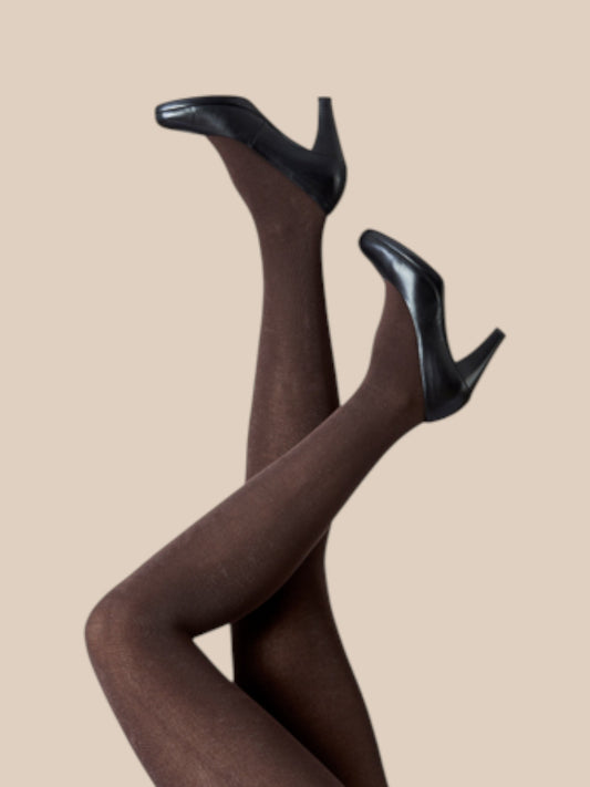 Lækker plus size strømpebuks, som er i en glatstrikken 200 denier kvalitet, og oplagt til efteråret og vinteren.