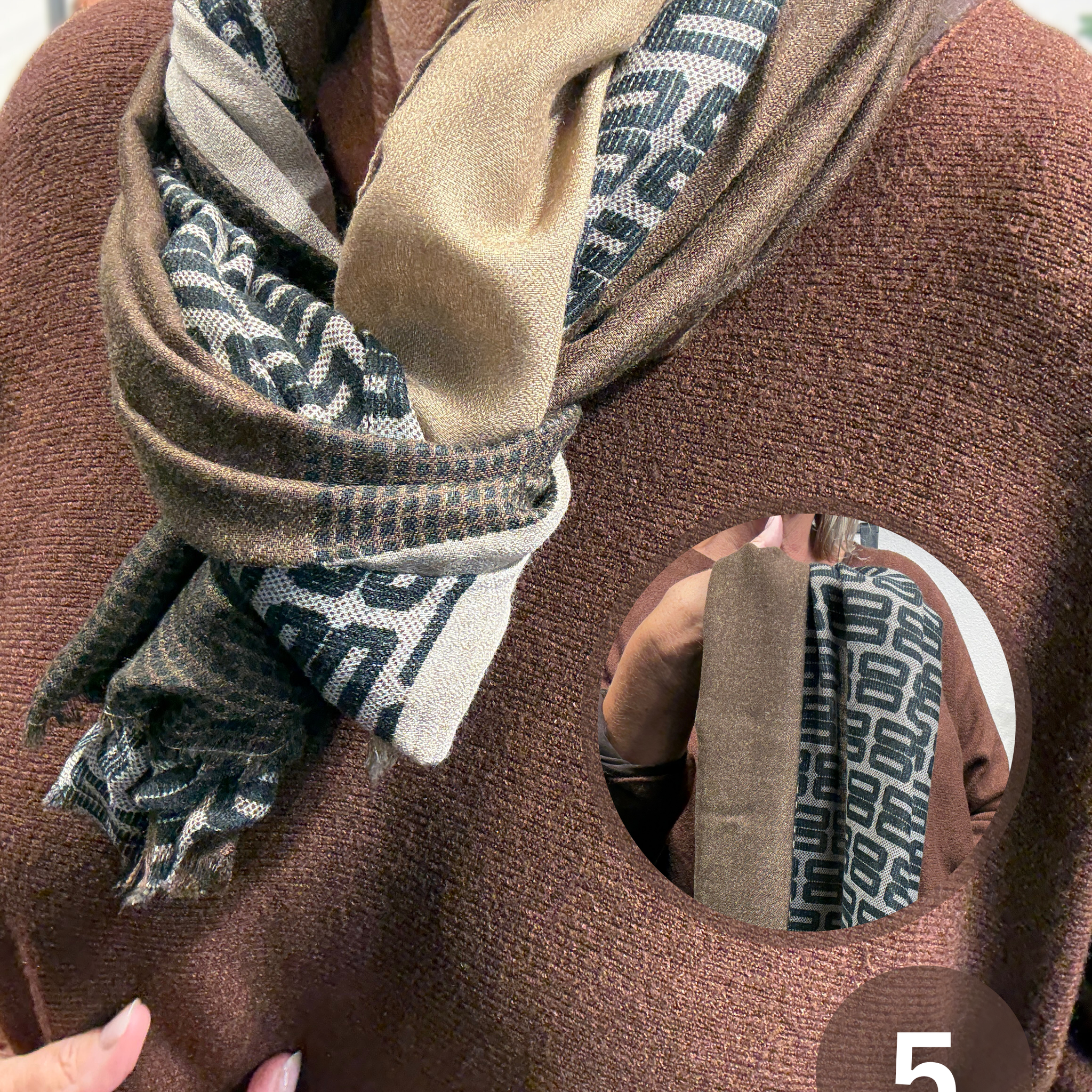 Smukt tørklæde i en lækker viskose/bomulds blanding.