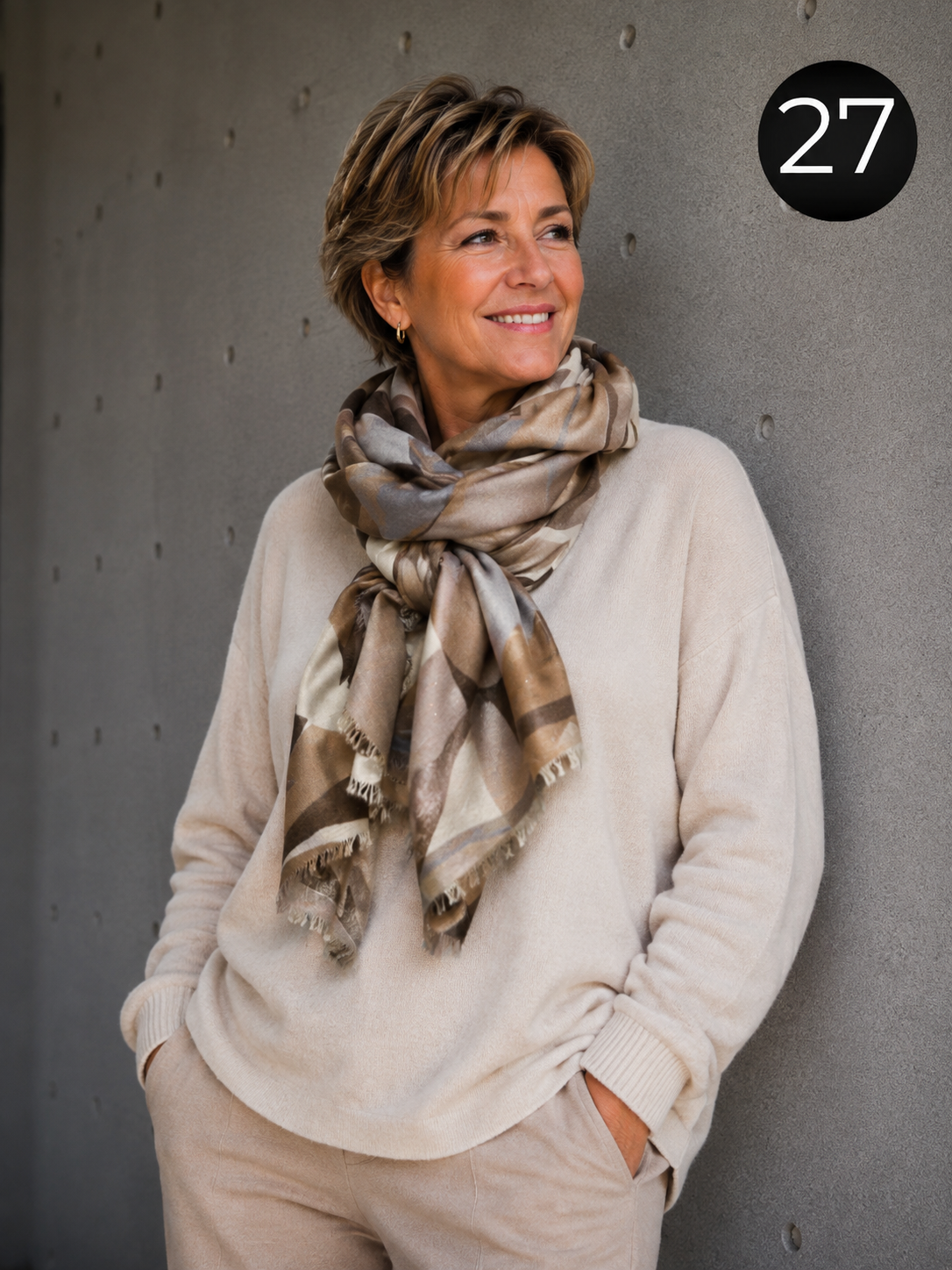Frida tørklædet er prikken over i'et til din garderobe. Det bløde og lette tørklæde giver dit outfit et elegant løft og er nemt at style – uanset om du ønsker et afslappet eller mere klassisk look.

Frida fås i mange flotte farver og mønstre, så du nemt kan finde en variant, der passer til din stil. Brug det løst om halsen, bind det som på vores inspirationsbilleder eller lad det falde elegant over skuldrene.billede er ai generet