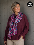 Frida tørklædet er prikken over i'et til din garderobe. Det bløde og lette tørklæde giver dit outfit et elegant løft og er nemt at style – uanset om du ønsker et afslappet eller mere klassisk look.

Frida fås i mange flotte farver og mønstre, så du nemt kan finde en variant, der passer til din stil. Brug det løst om halsen, bind det som på vores inspirationsbilleder eller lad det falde elegant over skuldrene.billede er ai generet