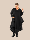 rå smuk plussize lang sort kjole med fine detaljer og finesser Gozzip Black kan det med størrelser og gode faconer.