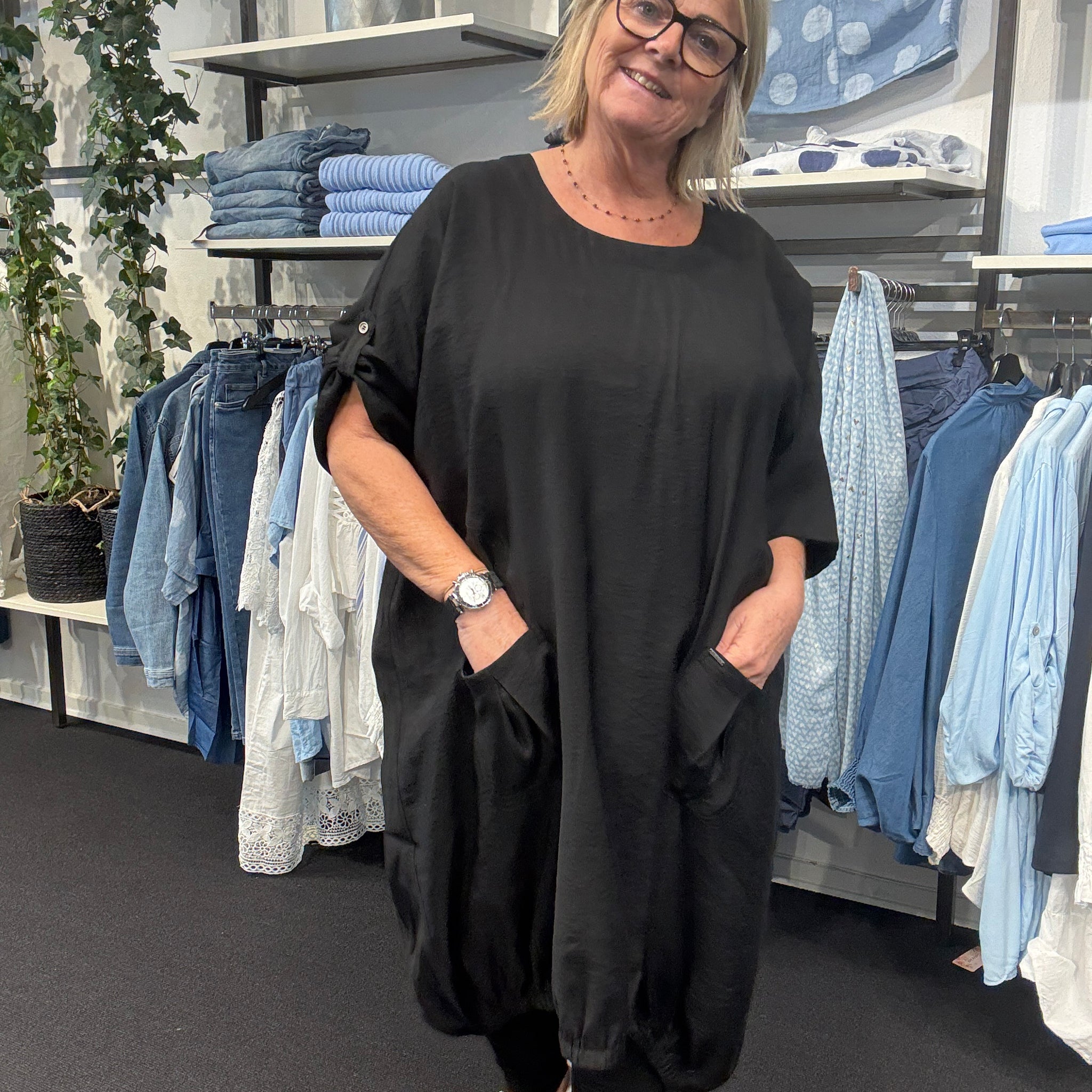 Den rå smarte gozzip black kjole ballon effekt og rummelig i facon plussize kjole.