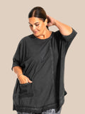 gozzip black layla bluse rå smart med flotte detaljer til pluspiger eller store størrelser tshirt i smart mode.