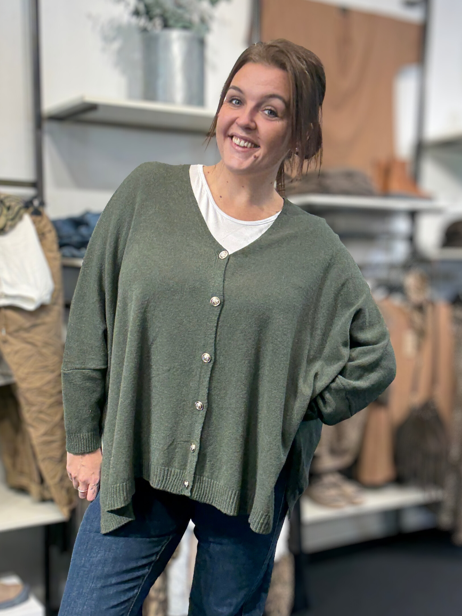 Gerda strik cardigan oversize blød og lækker som findes i mange farver hos Sigensgaard.dk