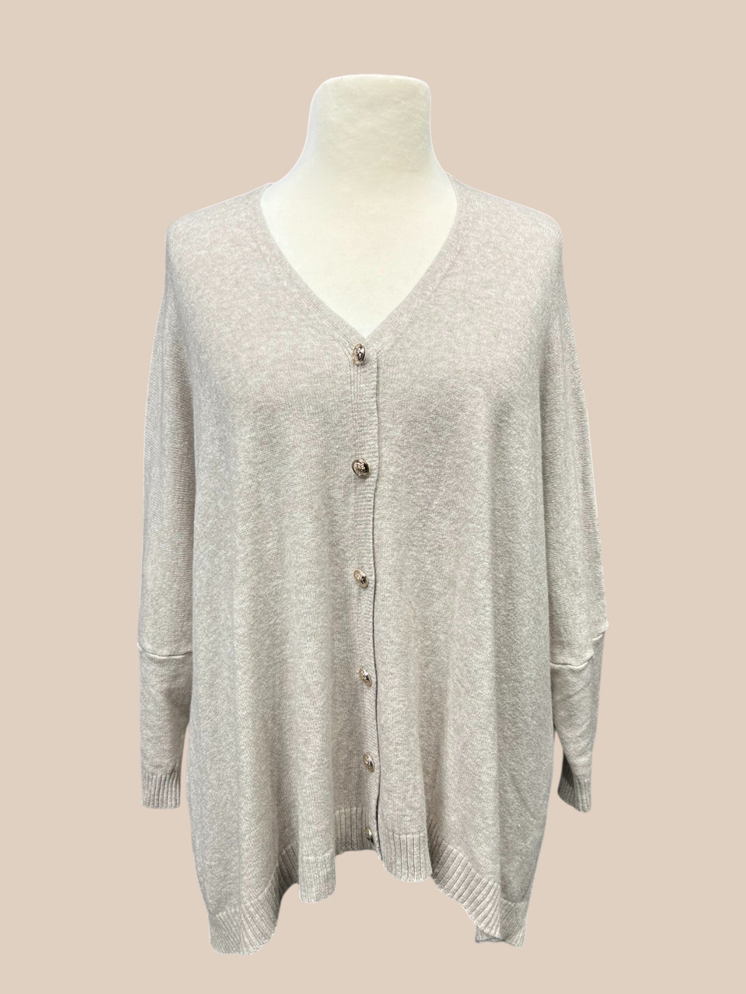 Gerda strik cardigan oversize blød og lækker som findes i mange farver hos Sigensgaard.dk