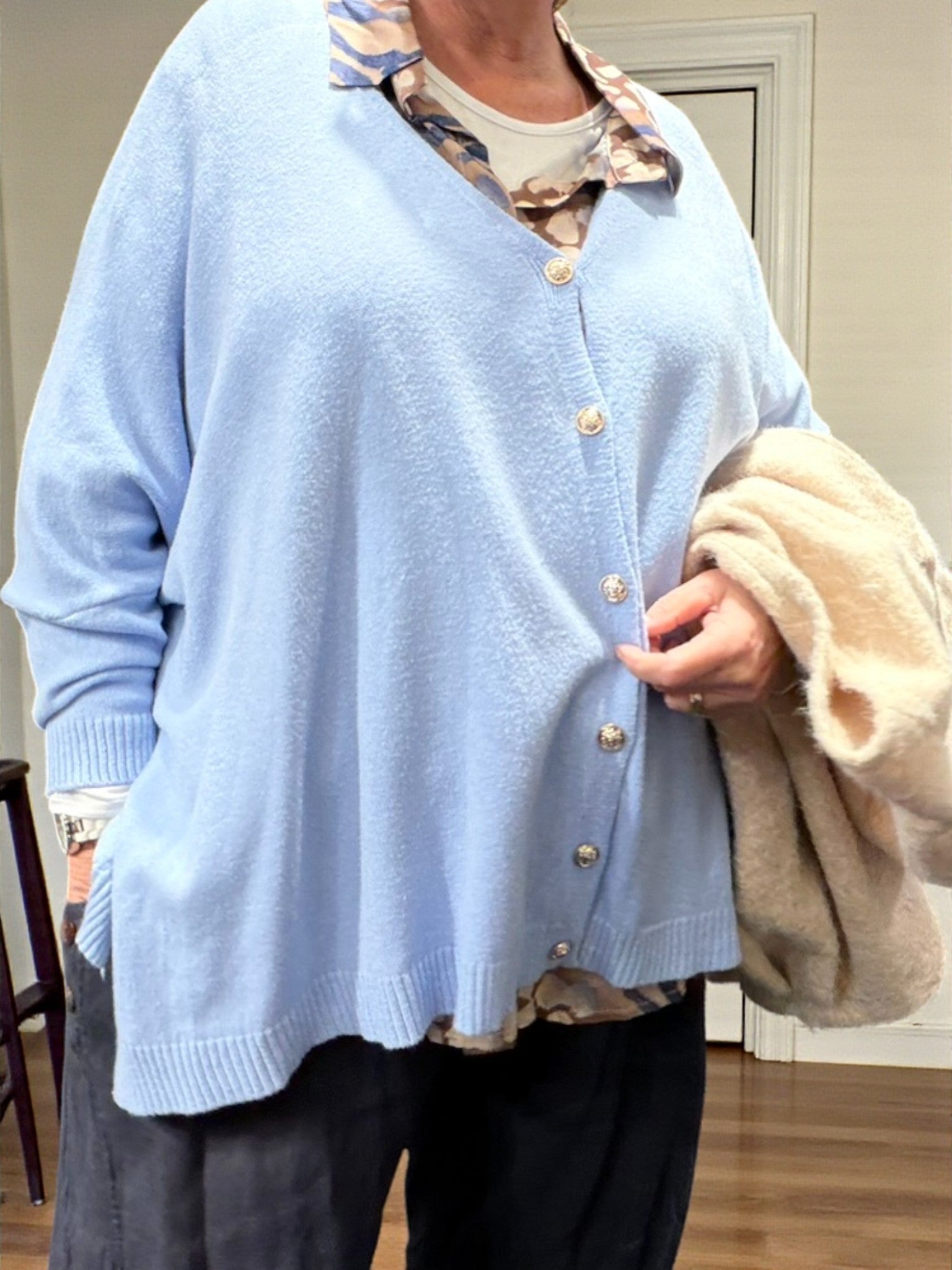 “Gerda  plussize strik cardigan i blød strikkvalitet”