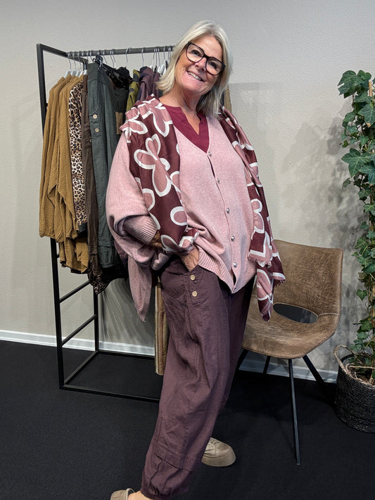 Gerda strik cardigan oversize blød og lækker som findes i mange farver hos Sigensgaard.dk